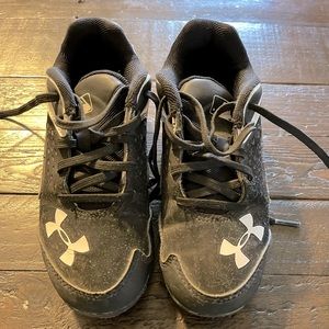 Boys Underarmour Baseball Cleats